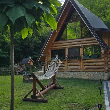 Vikendica Brvnara Floridita U Prirodi - Blizu Manastira Tavna